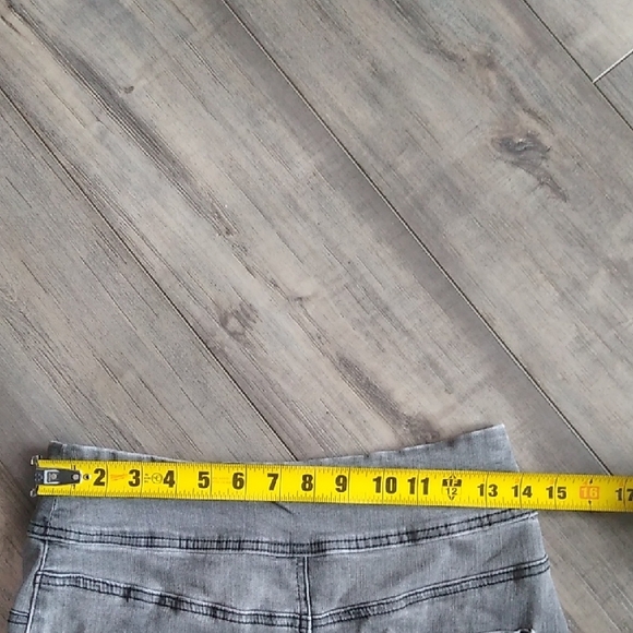 The MAIN STREET EXCHANGE Sara' Classic Knee Length Denim Skirt in Charcoal - Picture 4 of 5